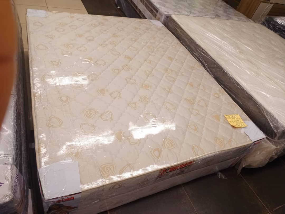 Lit et matelas QUEEN SIZE BZD